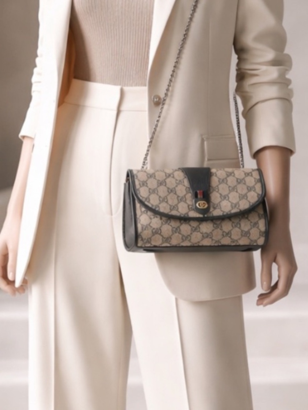 ✋🛑PRICE DROP ✋🛑Authentic Gucci Leather Clutch Crossbody/Shoulder Bag Gucci.
